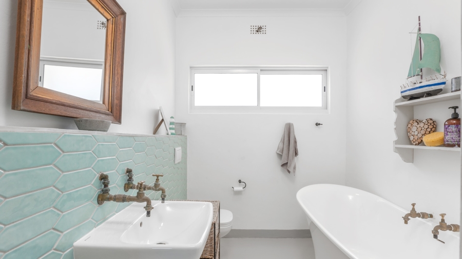 5 Bedroom Property for Sale in Agulhas Western Cape